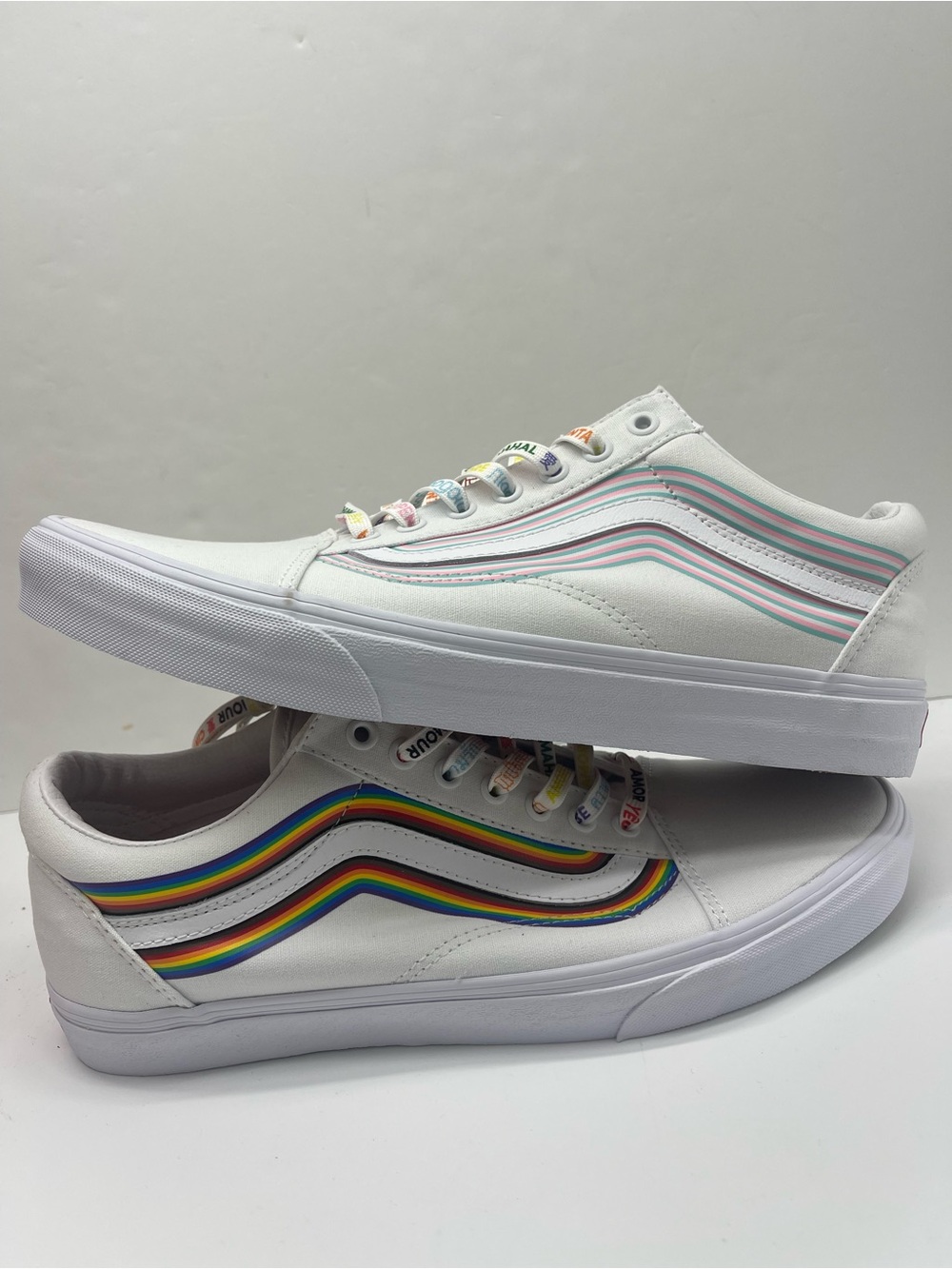 Vans Men’s 12 Old Skool (Pride) White/True White
VN0A5KRFB5U Sneakers - Picture 13 of 16